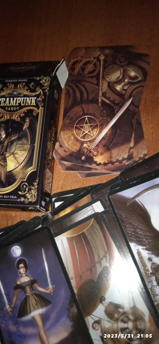 Карты : гадальные. Книга по гаданию для карт таро.