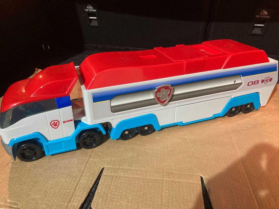 Camião do Patrulha Pata mais figuras e carrros