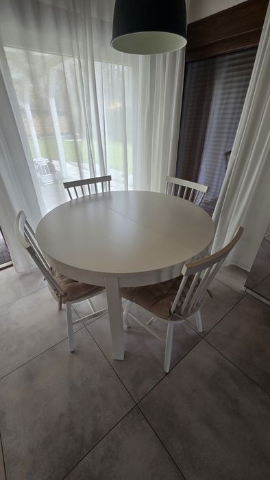 Stół rozkładany okrągły IKEA BJURSTA i 4 krzesła