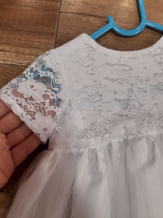 Sprzedam zestaw do chrztu dla dziewczynki rozmiar 68.