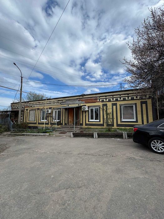 Оренда окремо розташованої офісної будівлі 170 м² з територією та виробничо-складськими площами | вул. Космічна