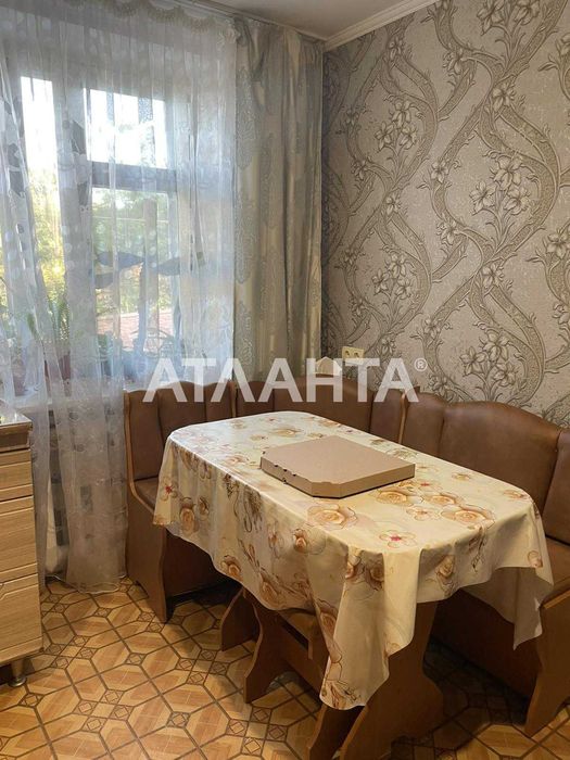 Можно под программы  Дом в Нерубайском с большим участком гараж.