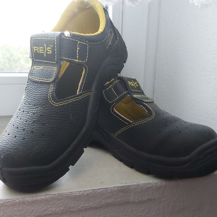 Buty robocze że stalowym czubkiem