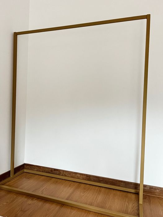 Retail furniture & mannequins Móveis e manequins para varejo