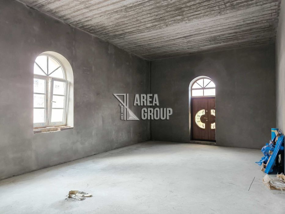 Оренда фасадного комерційного приміщення у Старому місті біля Ратуші