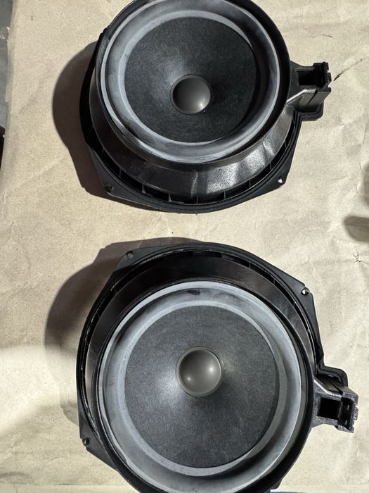 Сабвуфери під сидіння BMW
