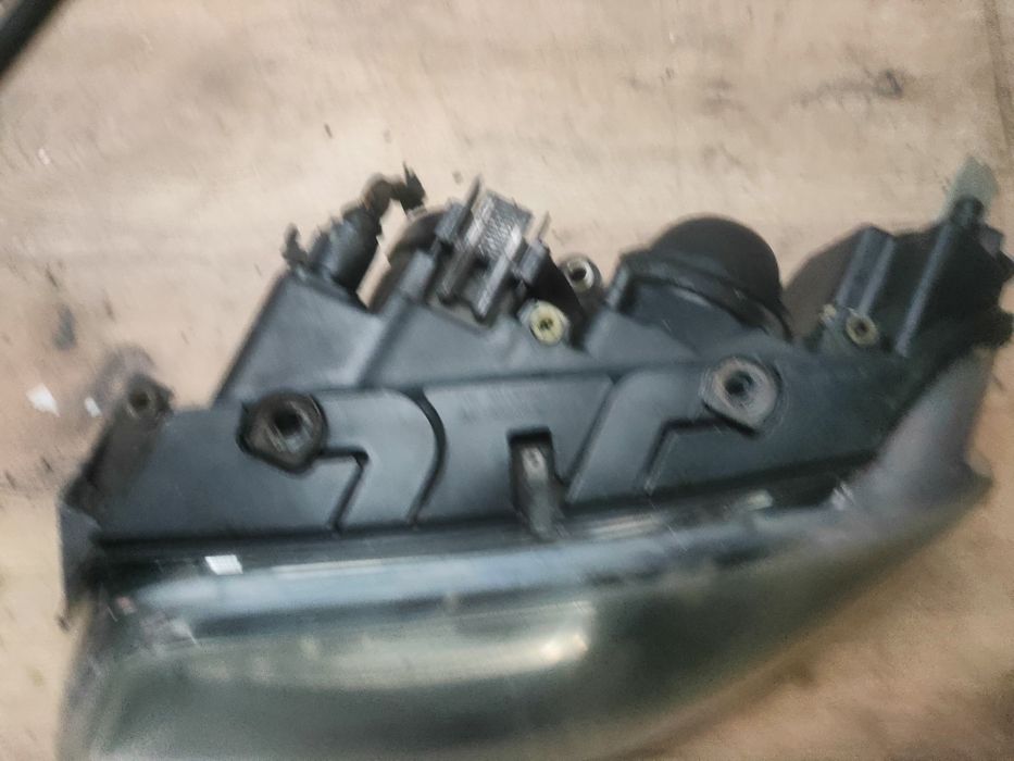 Volkswagen Passat B5 FL reflektor lewy przód