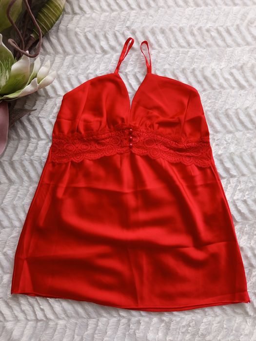Satynowa bluzka bokserka S M L zdobiona guzikami i koronką czerwona seksowna elegancka klasyczna butik