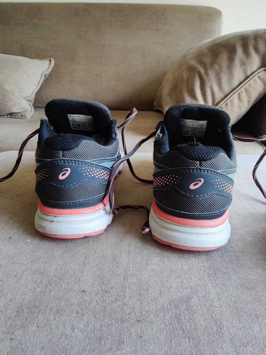 Sapatilhas Asics tam. 38 em muito bom estado