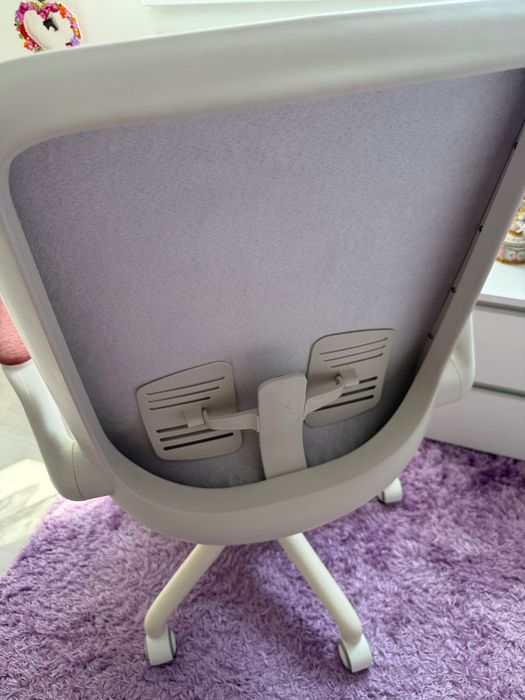 Fotel biurowy z podnóżkiem Easy White Różowe Grospol