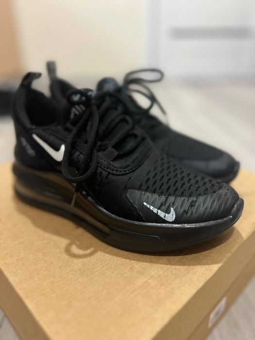 Жіночі кросівки Nike air max 270