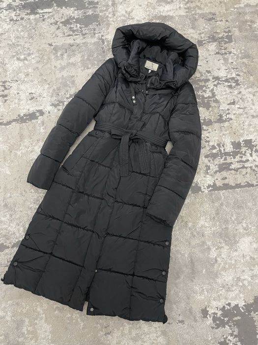 Довгий пуховик-пальто.