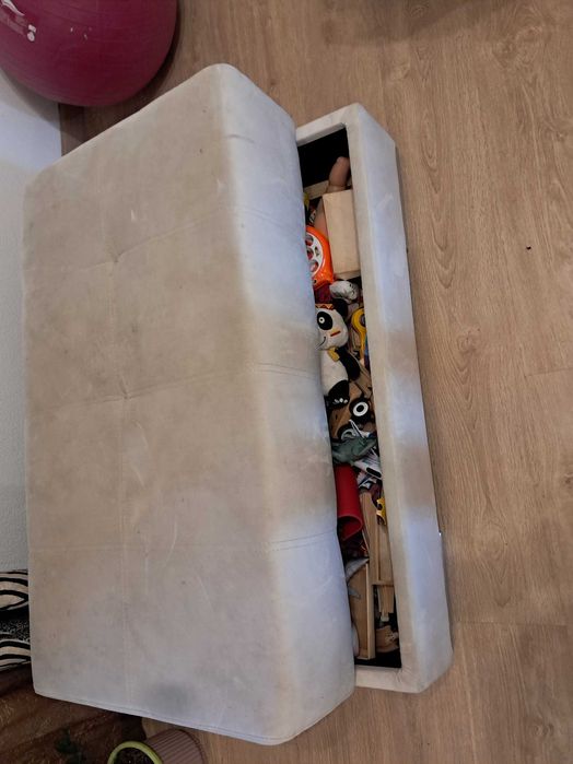 Cama com gavetas e sofa para guardar brinquedos