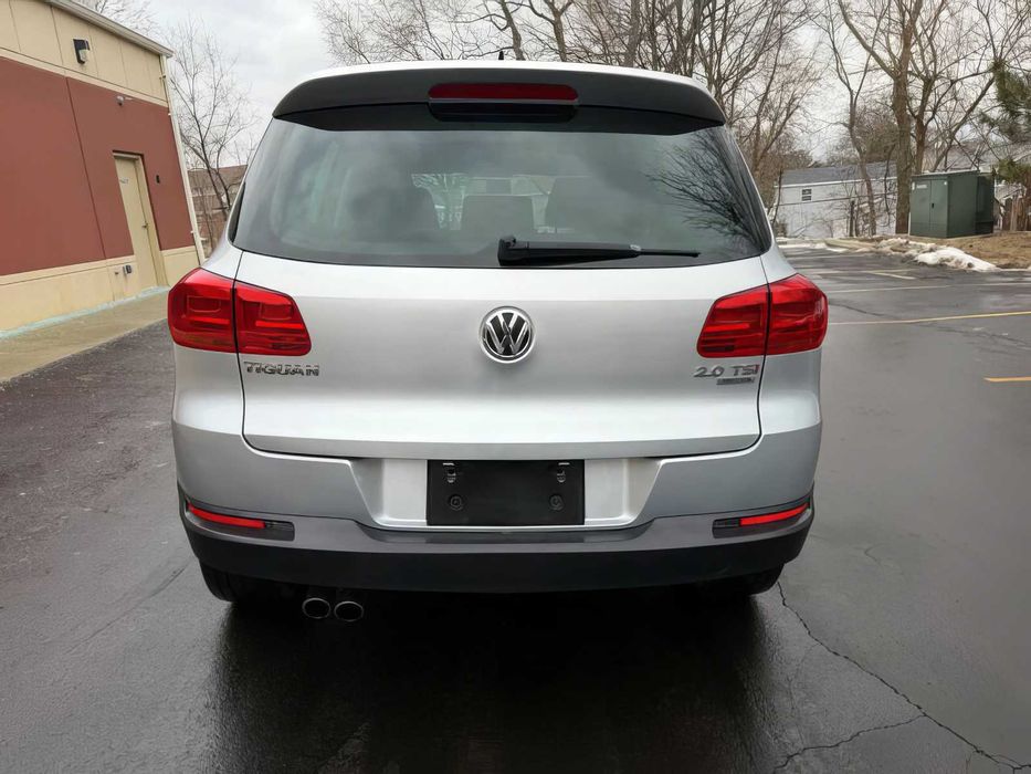 Volkswagen Tiguan      2015