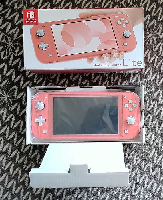 Nintendo Switch Lite, nowa, z oryginalnym pudełkiem oraz ładowarką.