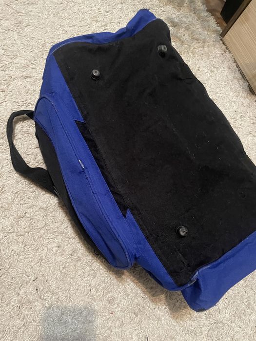 Продам сумку дорожню бу.