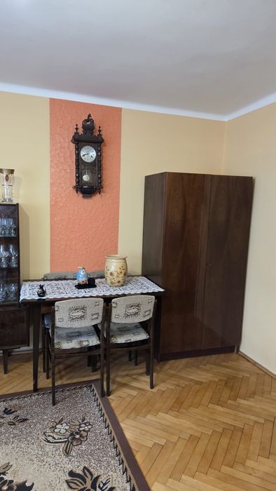 Meble PRL komplet – kredens, witryna, szafa, stół + 6 krzeseł