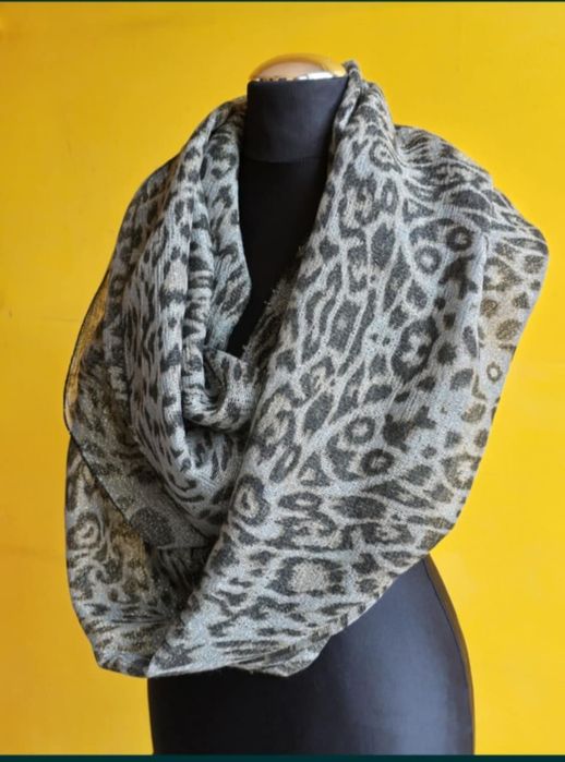 Delikatny szal, komin, apaszka