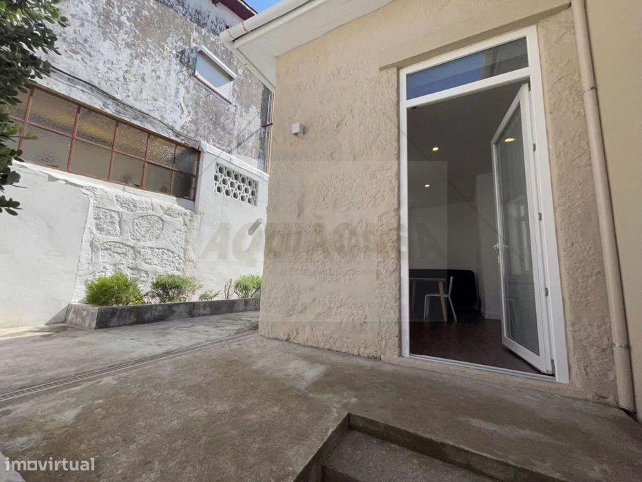 Aluga-se Moradia T1 junto à Praça Velásquez no Porto