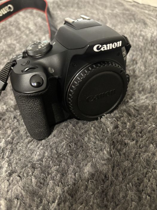 Canon 2000D body + kit lens efs 18-55mm