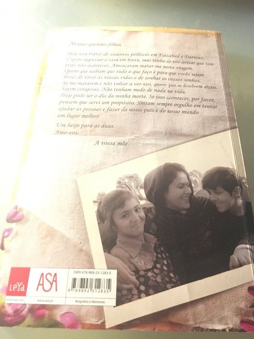 Livro de leitura “aÀs minhas filhas com amor”