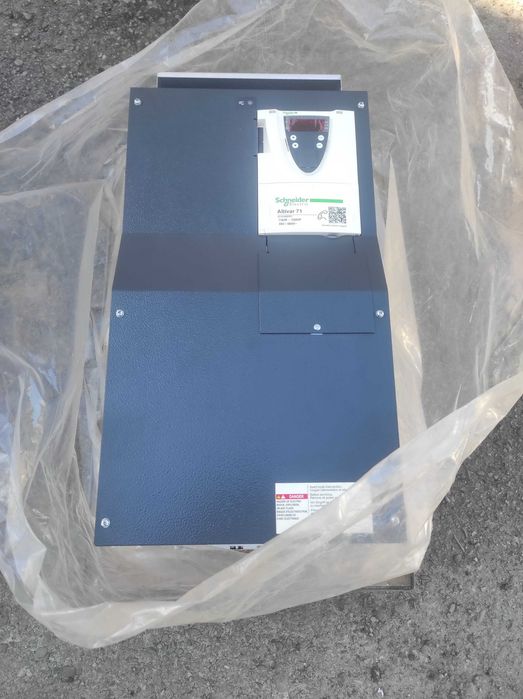 Перетворювач частоти,преобразователь частоты Schneider ATV71HD75N4