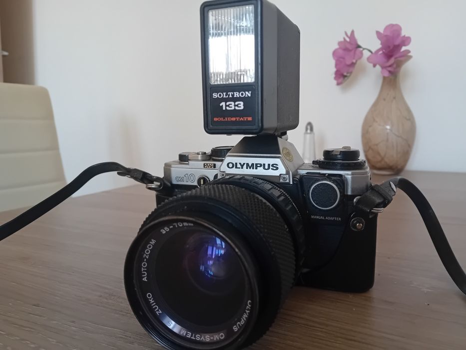 Olympus OM-10 + Olympus OM-System S Zuiko Auto-Zoom 35-70mm f/4
 Made in Japan.