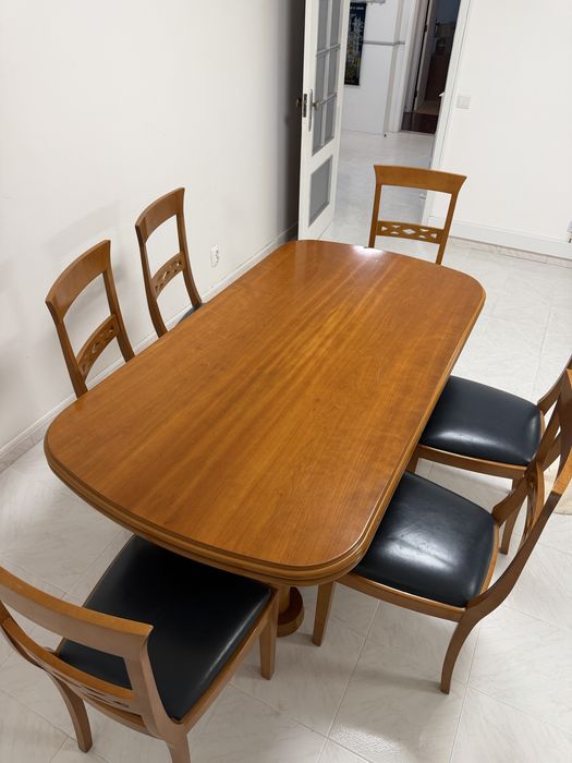 Mesa extensível com 6 cadeiras