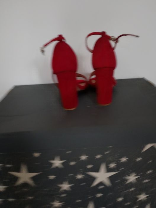 Buty na słupku j.nowe