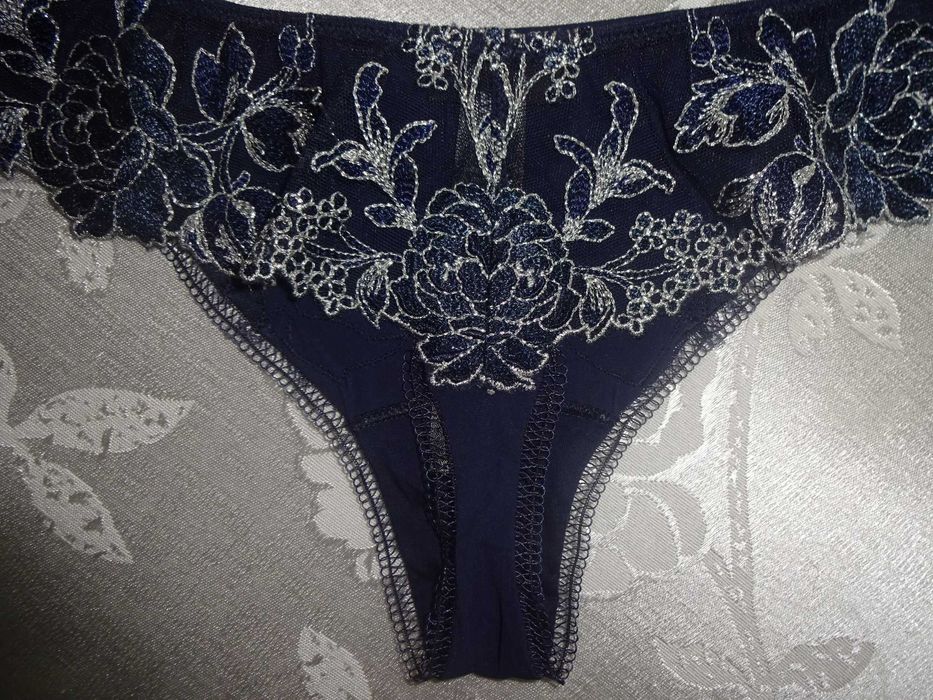 La Perla oryginalne haftowane srebrne kwiaty granatowe stringi