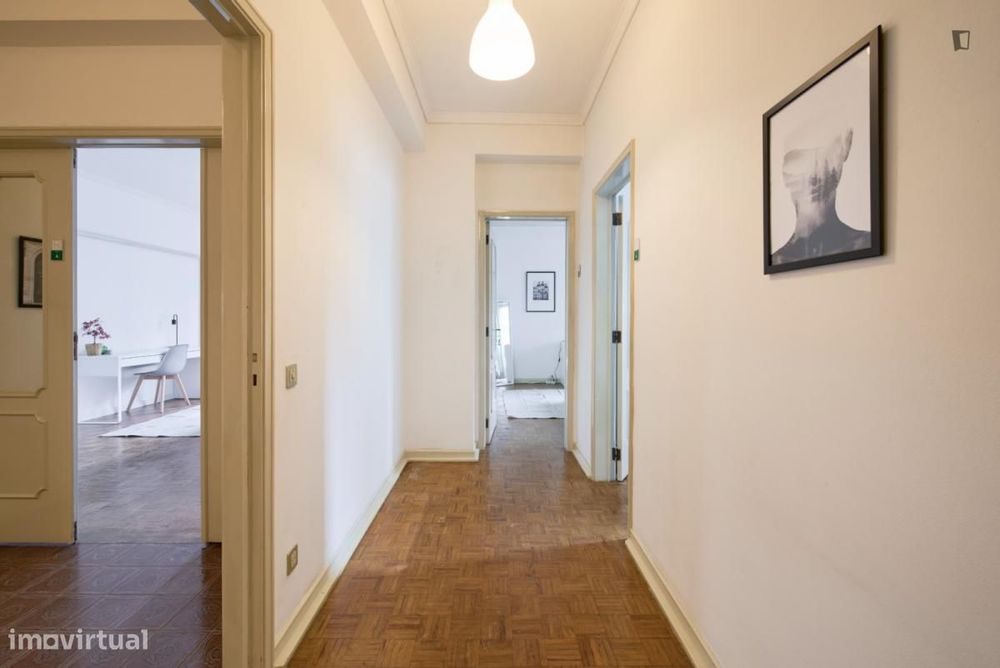 Quarto - localizado em Roma-Areeiro Lisbon