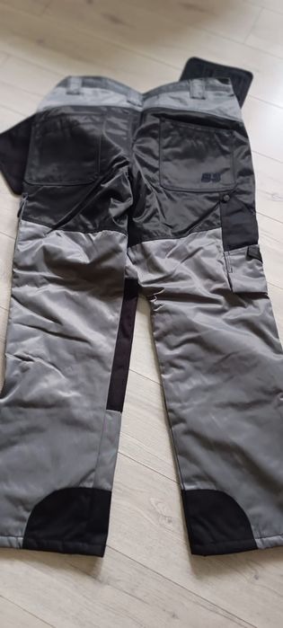 Чоловічий робочий зимовий одяг.