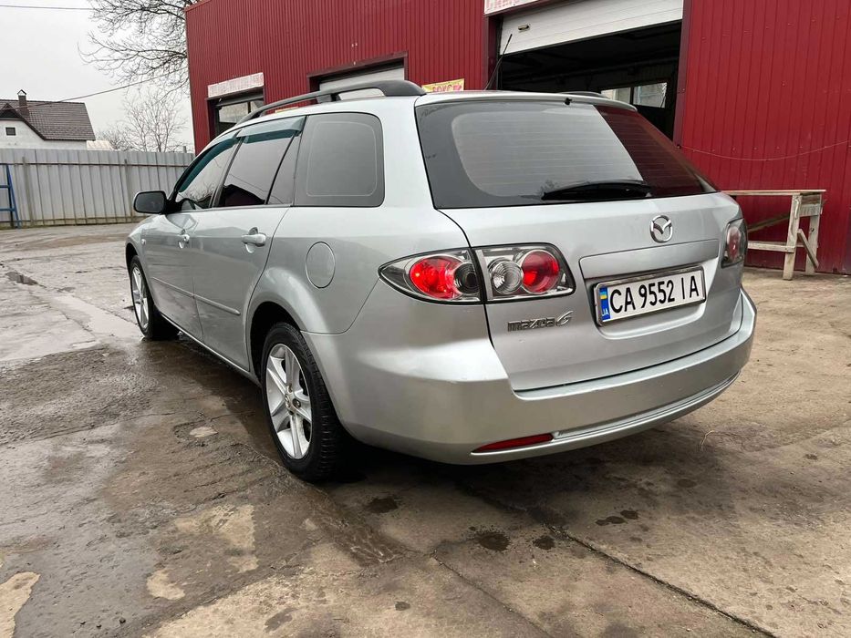Автомобіль Мазда 6