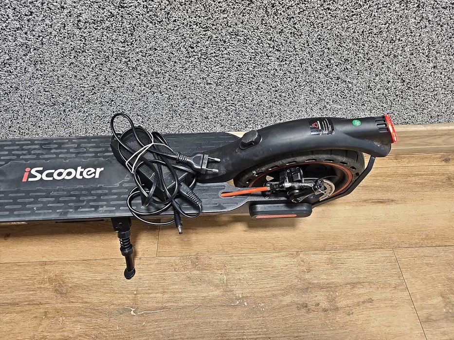 Hulajnoga elektryczna ISCOOTER I9, Ładowarka