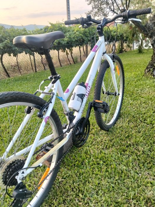 Bicicleta BTT  . Em  bom estado.