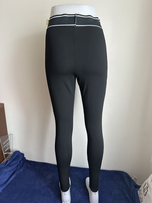 Klasyczne legginsy z napisem alo