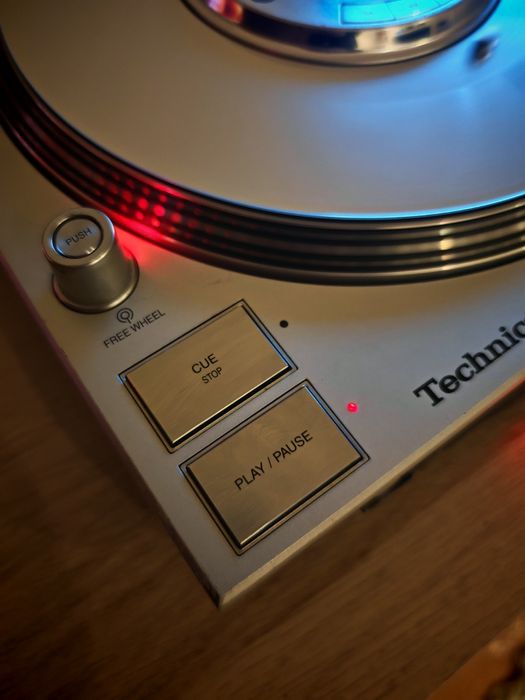 Technics SL‑DZ1200 – CD Player / Digital Turntable para DJ