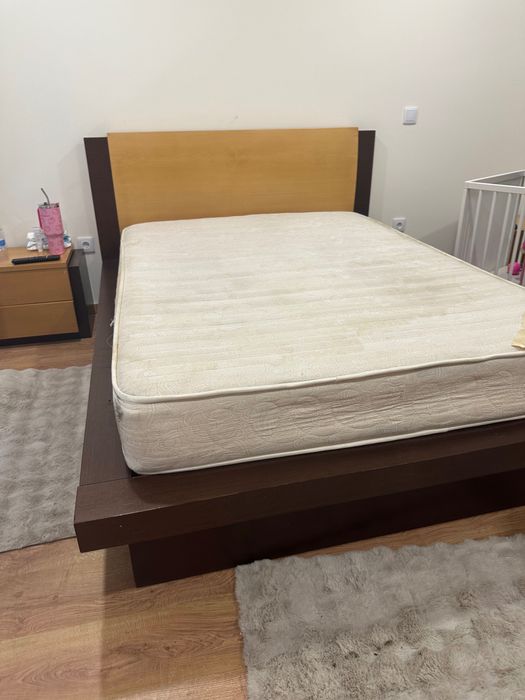 Cama de madeira maciça