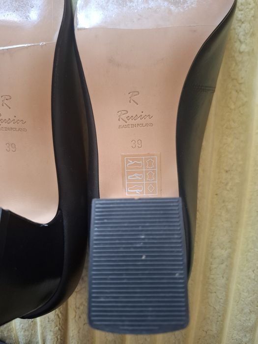 Czółenka skórzane