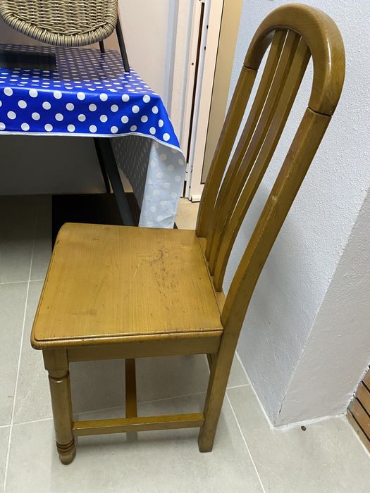 6 cadeiras de madeira usadas