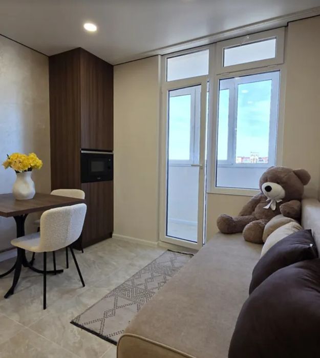 Продаж 3к квартири 75 кв. м на вул. Тролейбусна