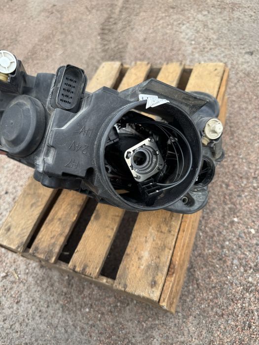 Продам ліву фару на пасат б6 (volkswagen passat b6)