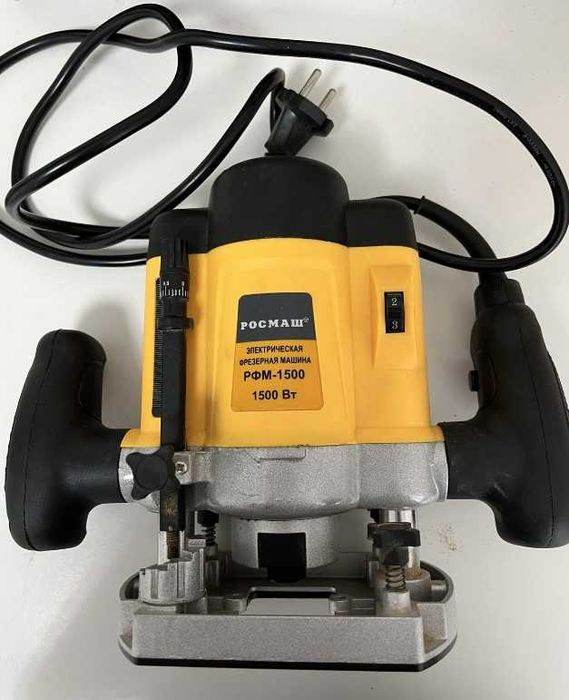 Електрична фрезерна машина РФМ-1500 + Набір фрез 12 шт.