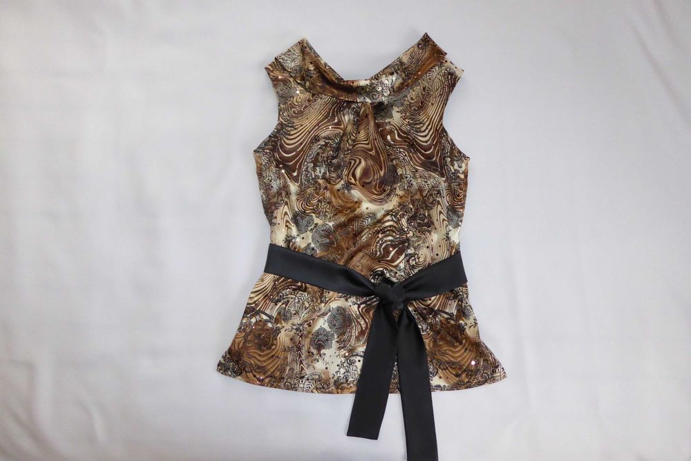 Bluzka z cekinami szalowy dekolt gotycki wzór SALKO r. 40 jak nowa