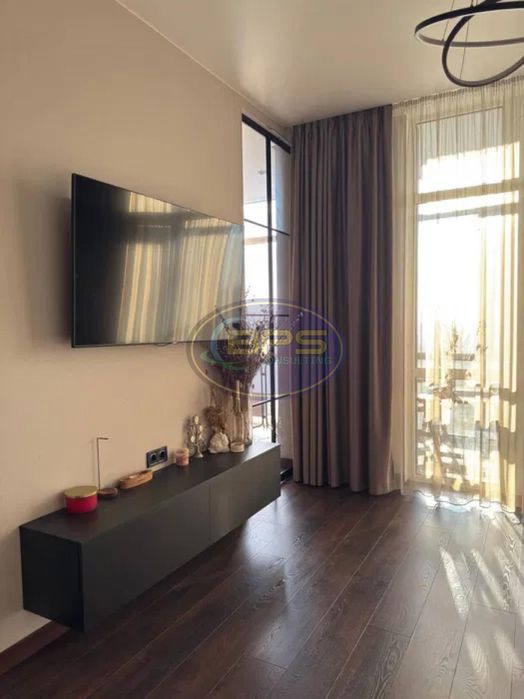 Простора квартира 67 м² у ЖК «Олімпійський» з видом на парк