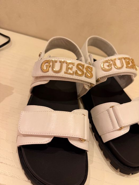 Жіночі босоніжки guess