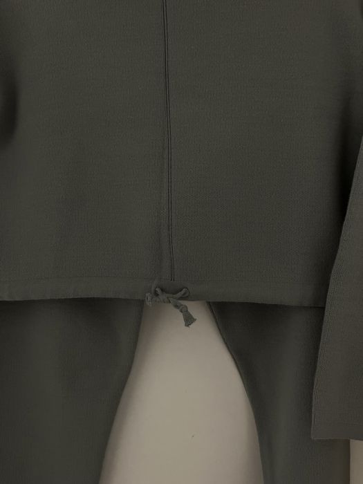 Стильний сірий  універсальний костюм від турецького виробника.