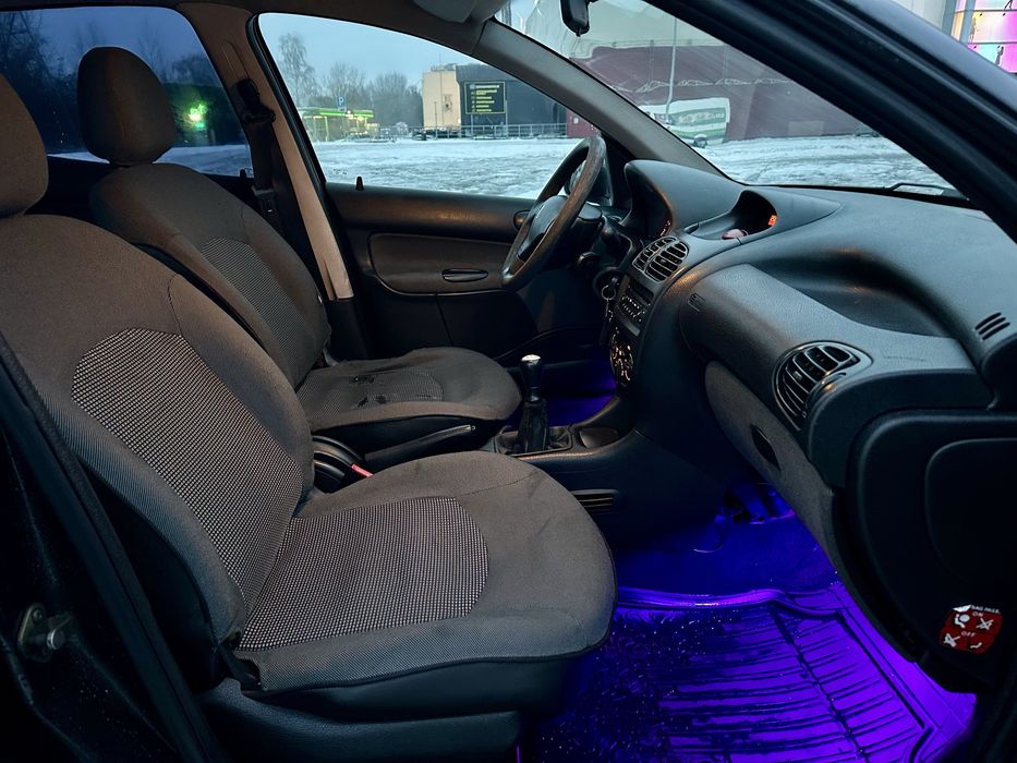 Peugeot 206 2007р 1.4 бензин