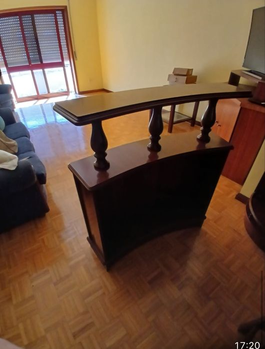 Movel bar de canto  com 3 bancos