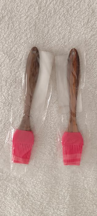 2 new kitchen brushes446771116041185282